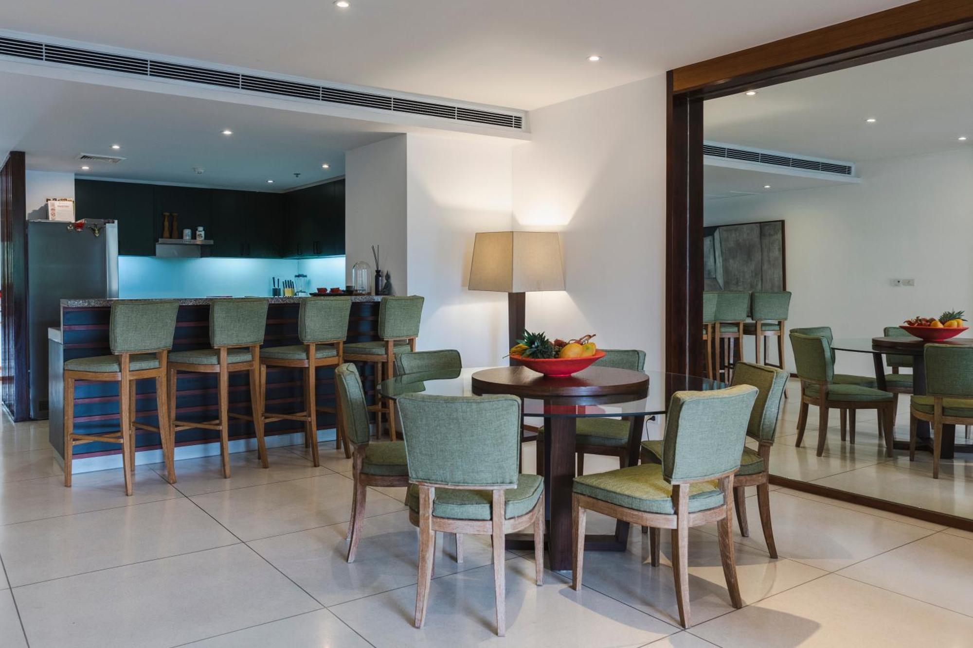 Hidden Oasis Spacious Luxury, 50 Meter From Appartement Surin Beach (Phuket)